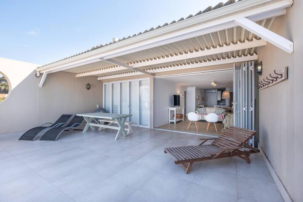 Spacious Beachfront Oasis * Ballito