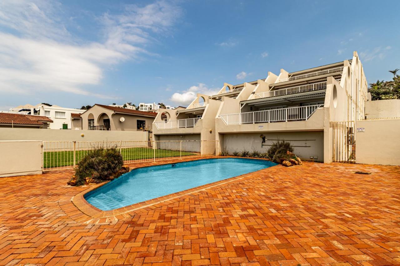 Spacious Beachfront Oasis Apartamento *