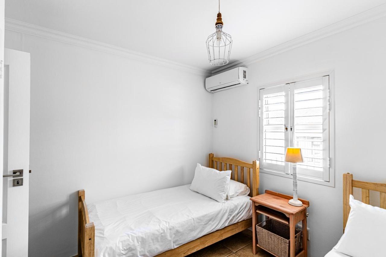 Spacious Beachfront Oasis Apartamento