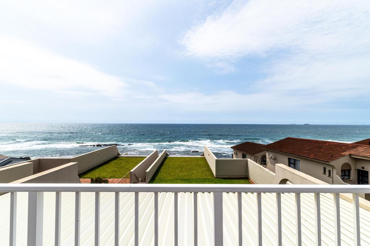 Spacious Beachfront Oasis *
