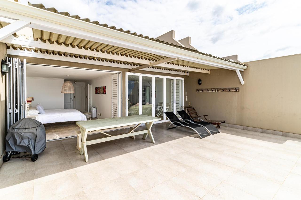 Spacious Beachfront Oasis Apartamento *