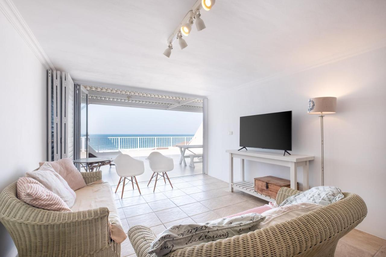 Spacious Beachfront Oasis