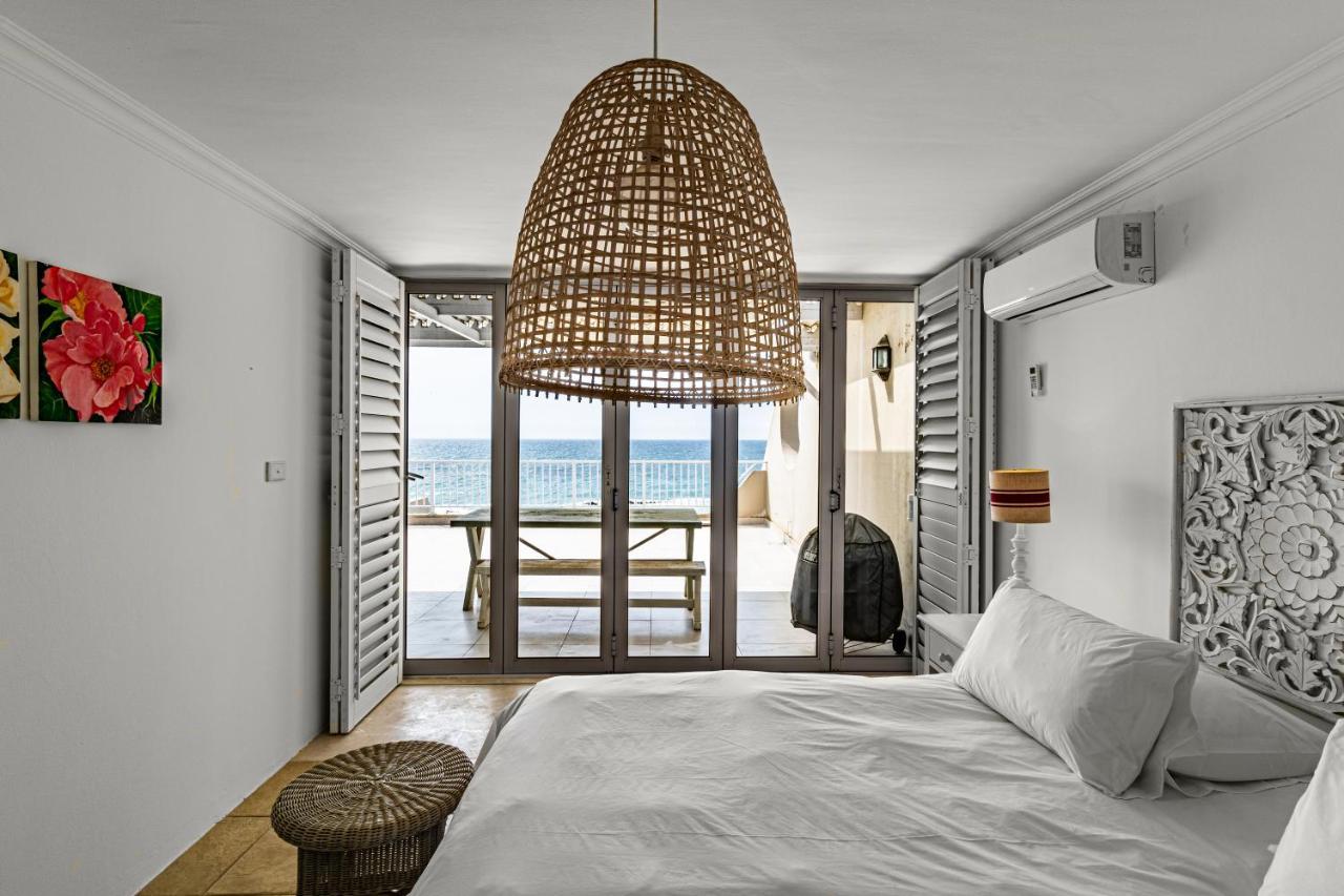 Spacious Beachfront Oasis Apartamento *