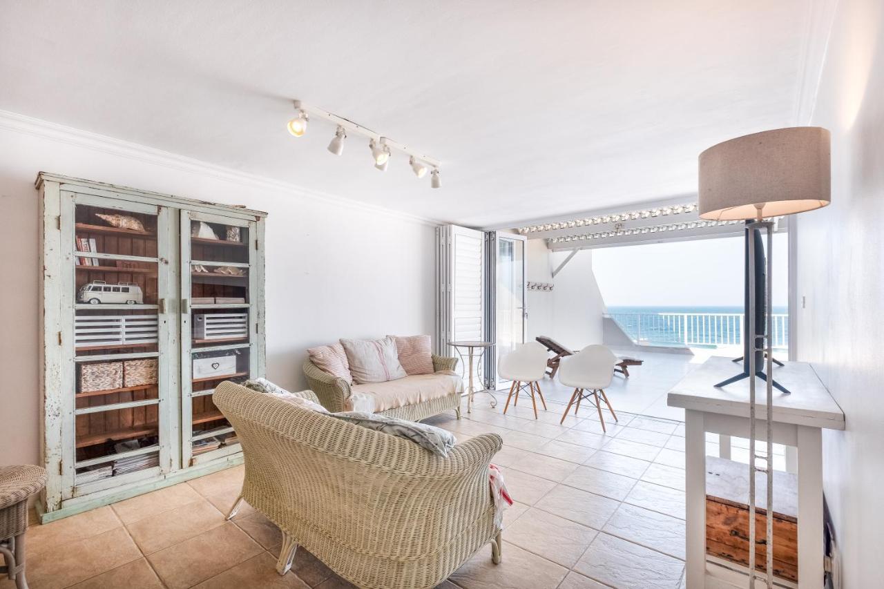 Spacious Beachfront Oasis