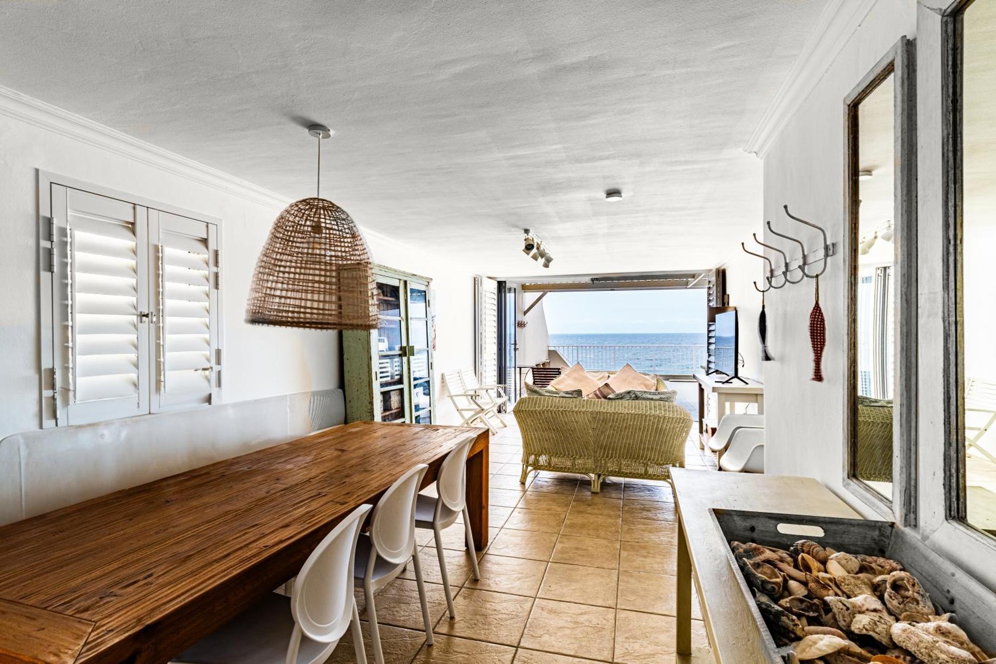 Spacious Beachfront Oasis Apartamento *
